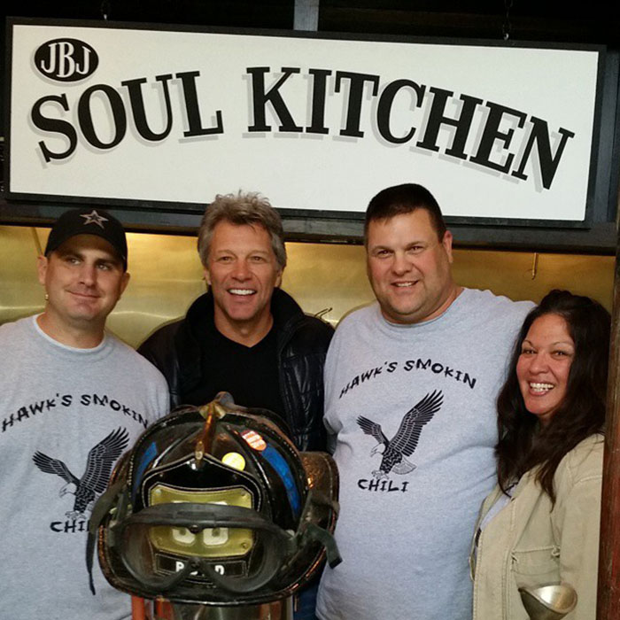 Bon Jovi a ouvert 2 restaurants qui permettent aux personnes dans le besoin de manger gratuitement