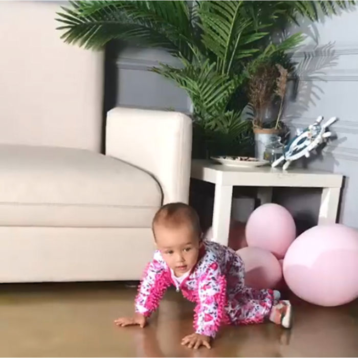 Tu peux acheter un pyjama-vadrouille pour bébés sur Amazon, mais les gens ne savent pas trop quoi en penser
