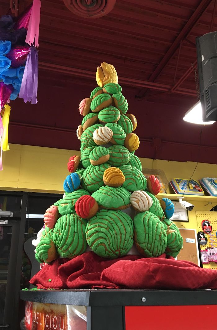 Voici comment des employés de différentes industries ont décoré leur lieu de travail avec des arbres de Noël très appropriés (22 images)