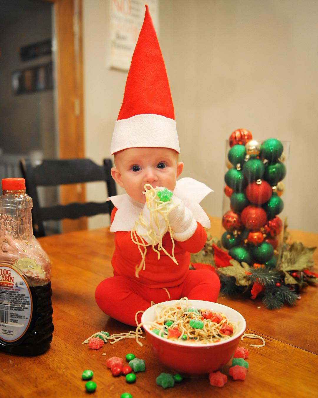 Ce papa de six enfants a transformé son bébé en adorable lutin de Noël (10 images)