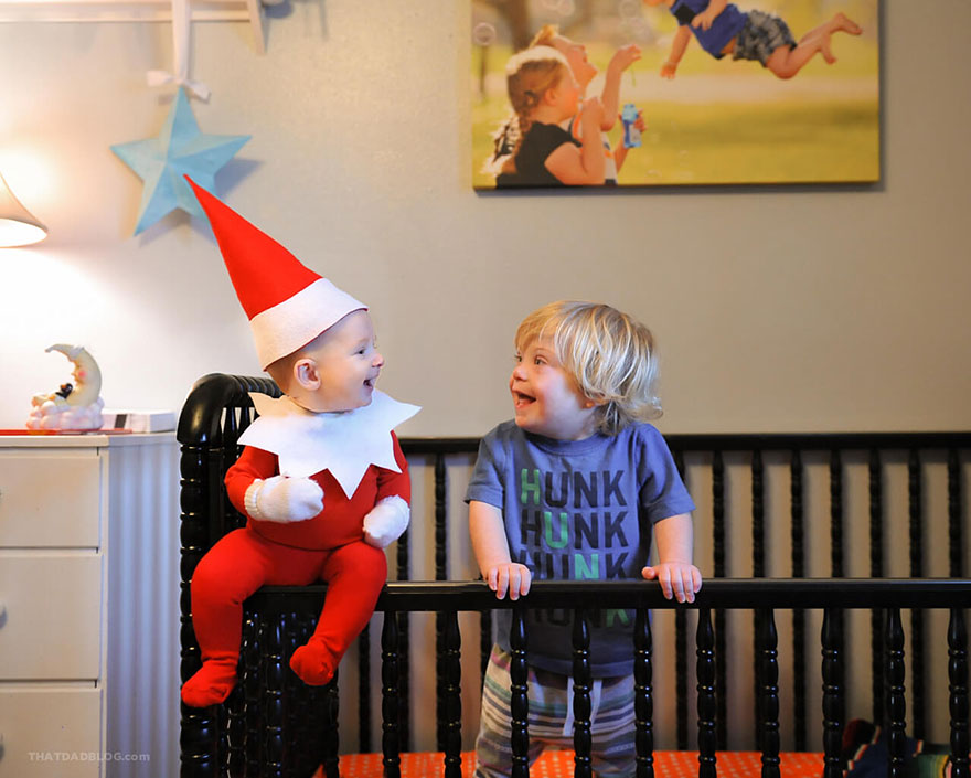 Ce papa de six enfants a transformé son bébé en adorable lutin de Noël (10 images)