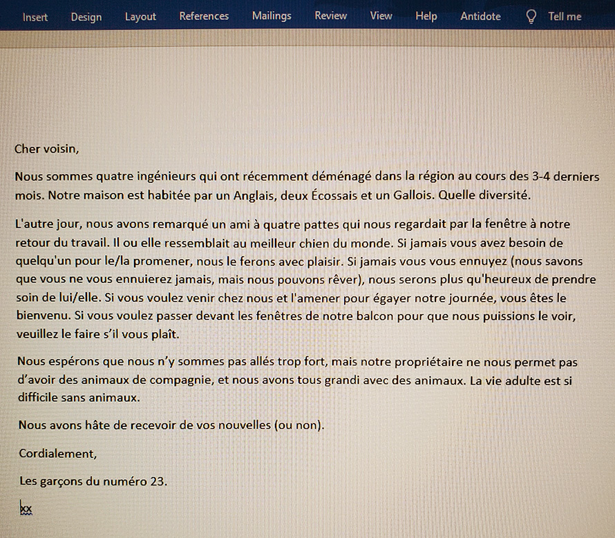 4 gars ont supplié leur voisin de les laisser jouer avec son chien, et ils ont reçu une lettre sympa en réponse