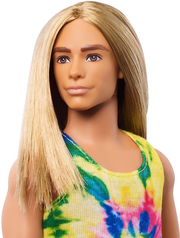 Barbie célèbre la diversité en créant des poupées aux capacités différentes avec du vitiligo et sans cheveux qui viennent en 35 tons de peau différents
