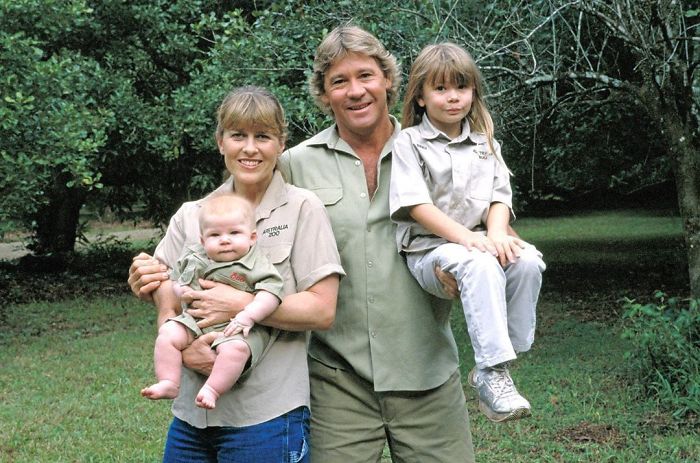 Puisqu’un demi-milliard d’animaux sont morts dans les feux de forêt en Australie, la famille Irwin est intervenue et a déjà aidé plus de 90 000 animaux