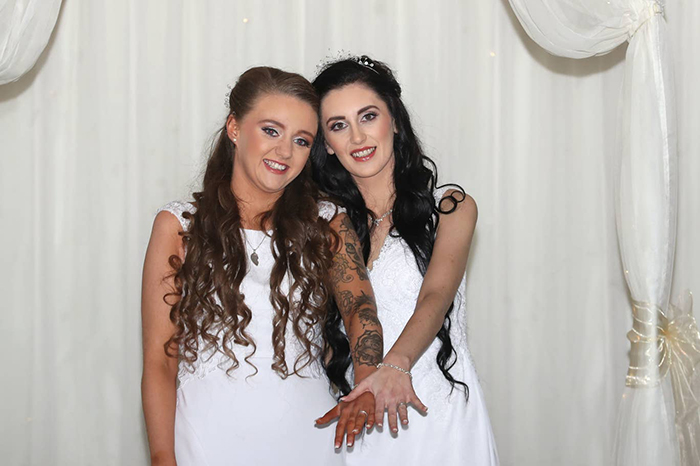 Ce couple gay a marqué l’histoire en devenant le premier couple homosexuel à se marier en Irlande du Nord depuis la légalisation