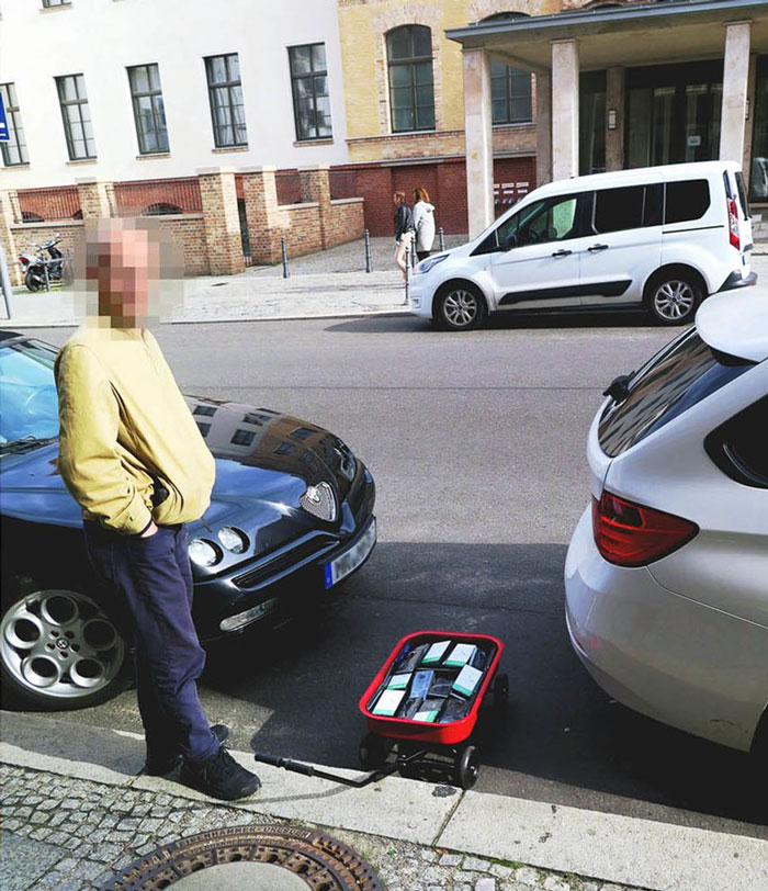 Cet homme a créé des « embouteillages » sur Google Maps en traînant 99 smartphones dans un chariot