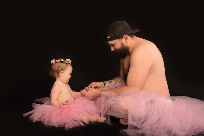 Cette séance photo d’un papa et sa fille vêtus de tutus est devenue virale (9 images)