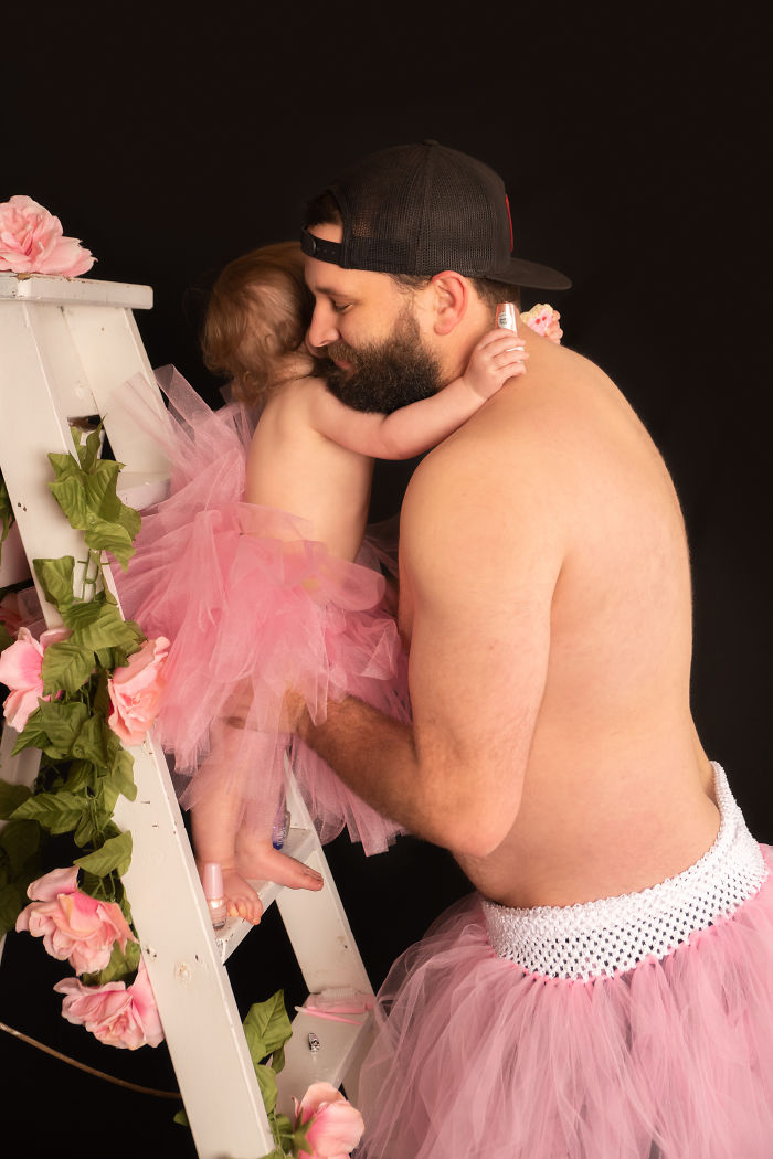 Cette séance photo d’un papa et sa fille vêtus de tutus est devenue virale (9 images)