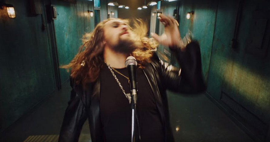 Ozzy Osbourne a demandé à Jason Momoa de l’incarner dans un nouveau clip et il a assuré