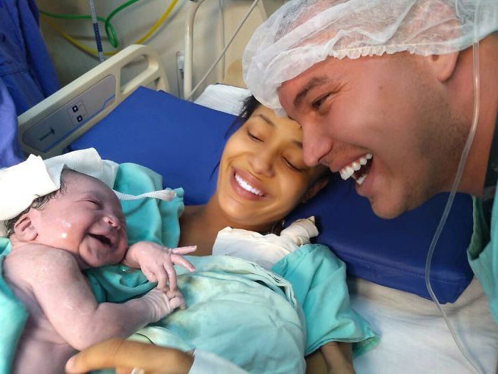 Un Papa Passe Des Mois A Parler A Son Bebe Dans Le Ventre De Sa Mere Et Il Reagit A Sa Voix Avec Le Plus Grand Sourire Apres Sa Naissance Ipnoze Un Papa Passe Des Mois A Parler A Son Bebe Dans Le Ventre De Sa Mere Et Il Reagit A Sa Voix Avec Le Plus Grand Sourire Apres Sa Naissance Ipnoze