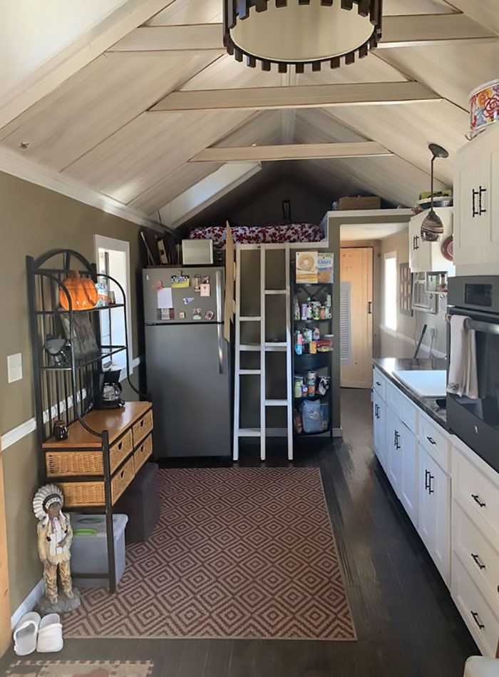 Une famille construit un petit village privé où les ados ont chacun leur maison
