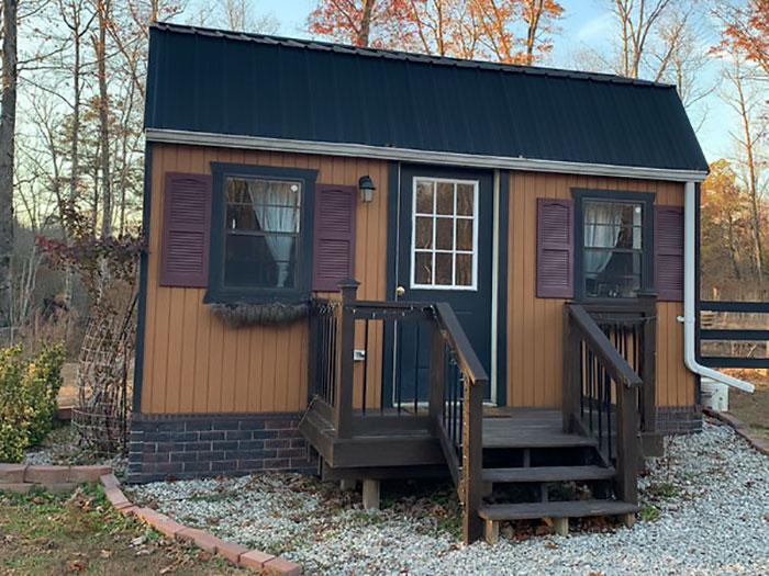 Une famille construit un petit village privé où les ados ont chacun leur maison