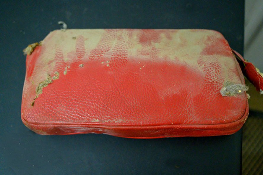 Cette école a trouvé un sac à main perdu dans les années 50, et c’est comme une capsule temporelle pour les gens de cette génération