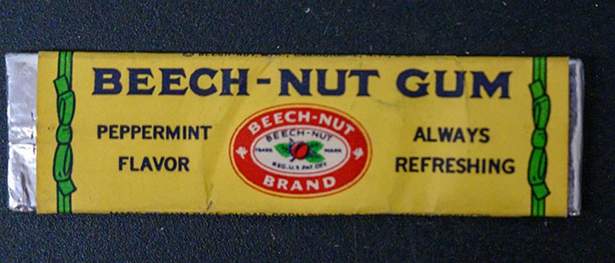 Cette école a trouvé un sac à main perdu dans les années 50, et c’est comme une capsule temporelle pour les gens de cette génération