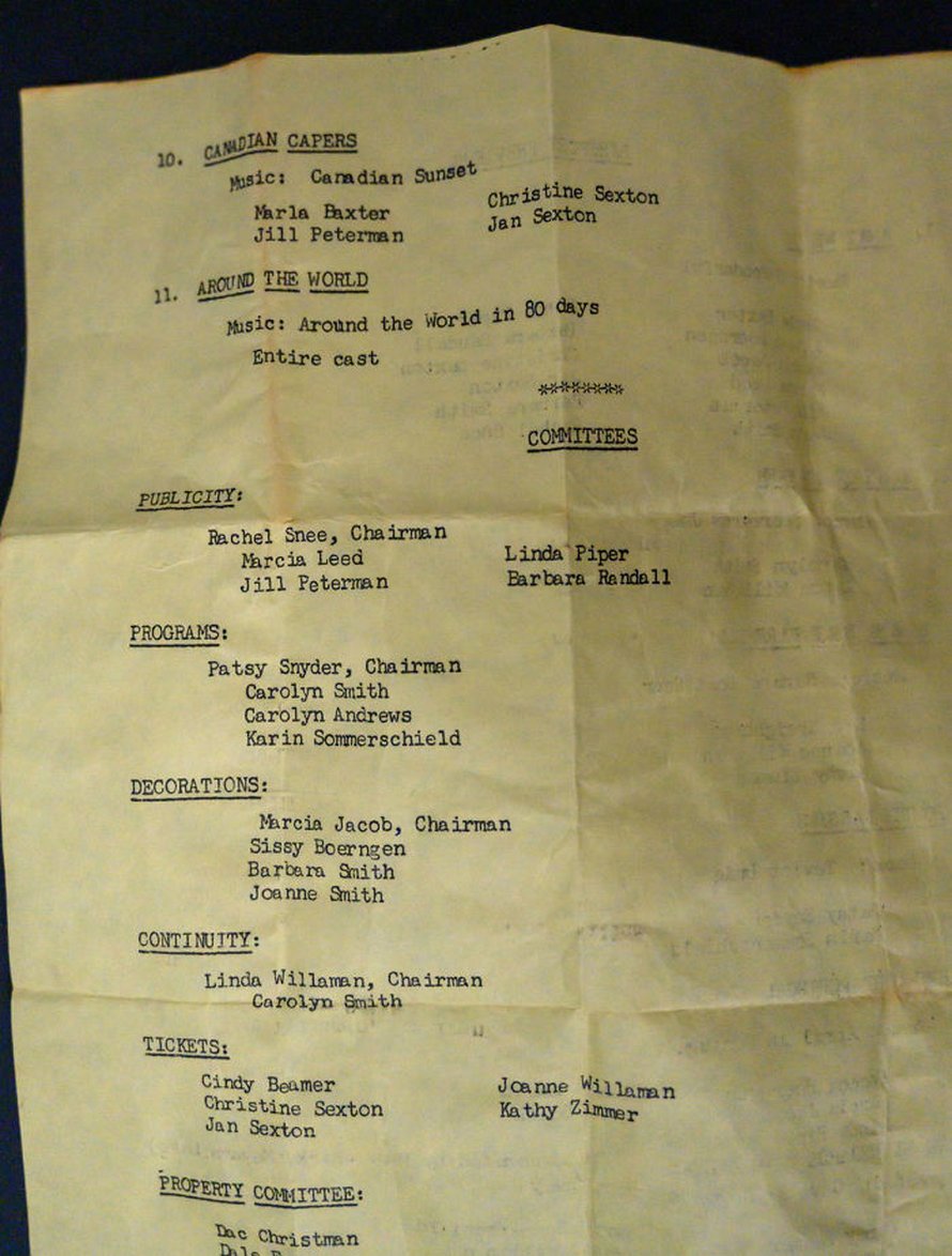 Cette école a trouvé un sac à main perdu dans les années 50, et c’est comme une capsule temporelle pour les gens de cette génération
