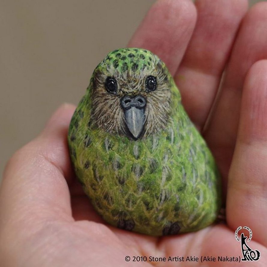 Une artiste japonaise donne vie aux pierres en les transformant en animaux qui tiennent dans la paume de votre main