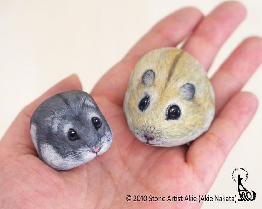 Une artiste japonaise donne vie aux pierres en les transformant en animaux qui tiennent dans la paume de votre main