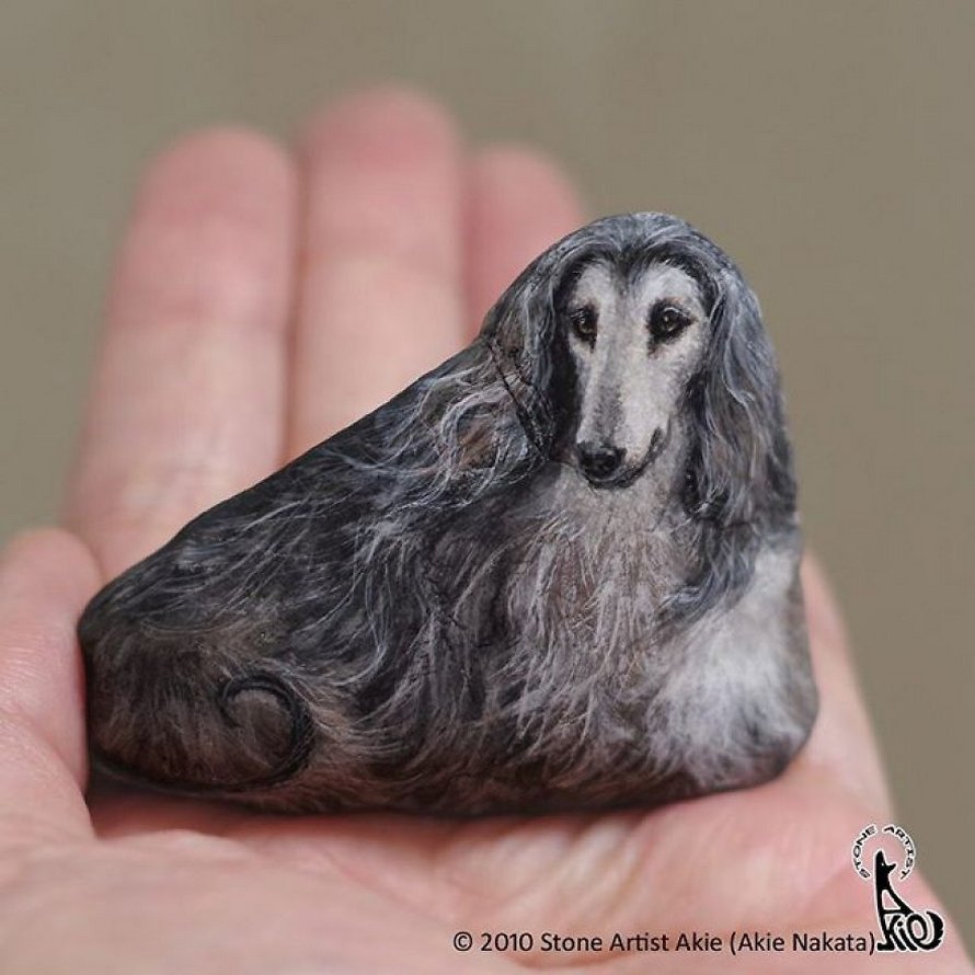 Une artiste japonaise donne vie aux pierres en les transformant en animaux qui tiennent dans la paume de votre main