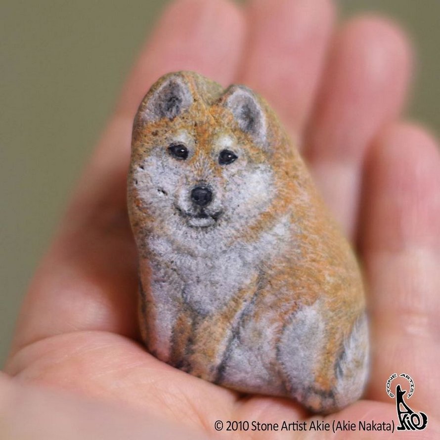 Une artiste japonaise donne vie aux pierres en les transformant en animaux qui tiennent dans la paume de votre main