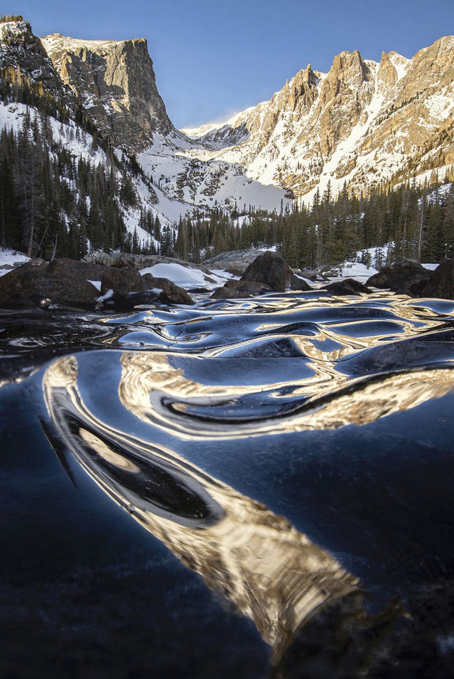 Ce photographe a immortalisé la beauté unique de vagues glacées au lac Dream, dans le Colorado