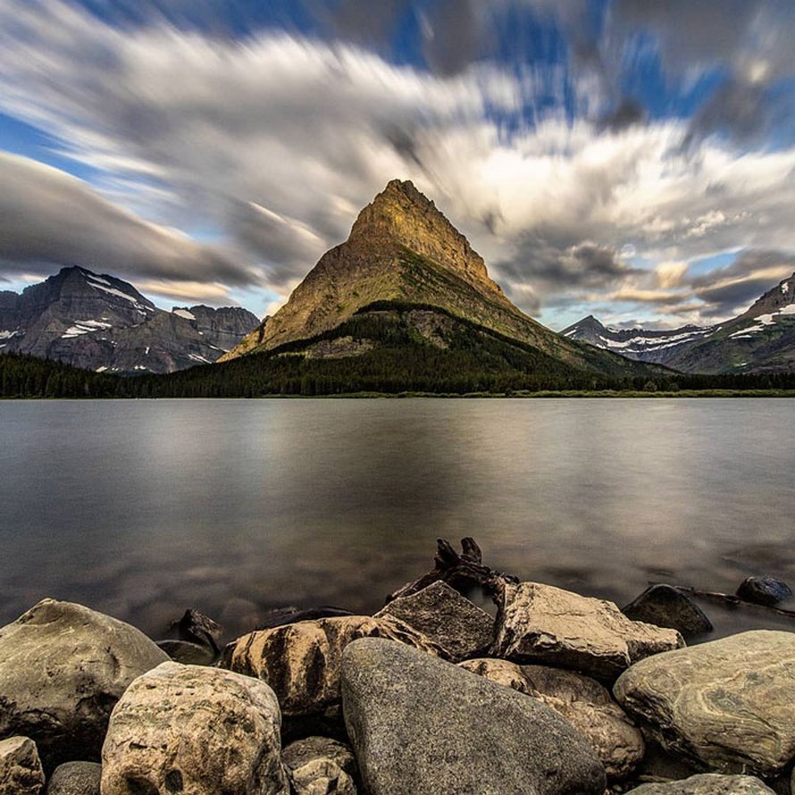 Ce photographe a immortalisé la beauté unique de vagues glacées au lac Dream, dans le Colorado