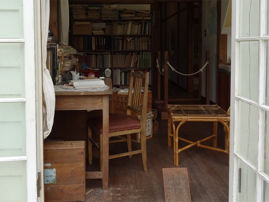 Cette maison est identique à celle que vous avez vue dans « Mon voisin Totoro » et comprend même tous les meubles originaux