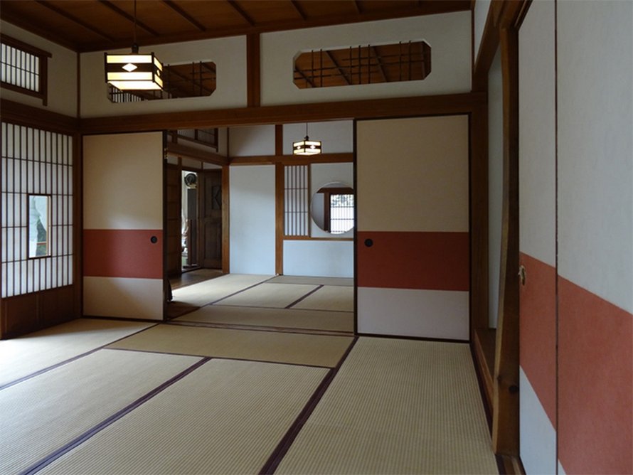 Cette maison est identique à celle que vous avez vue dans « Mon voisin Totoro » et comprend même tous les meubles originaux