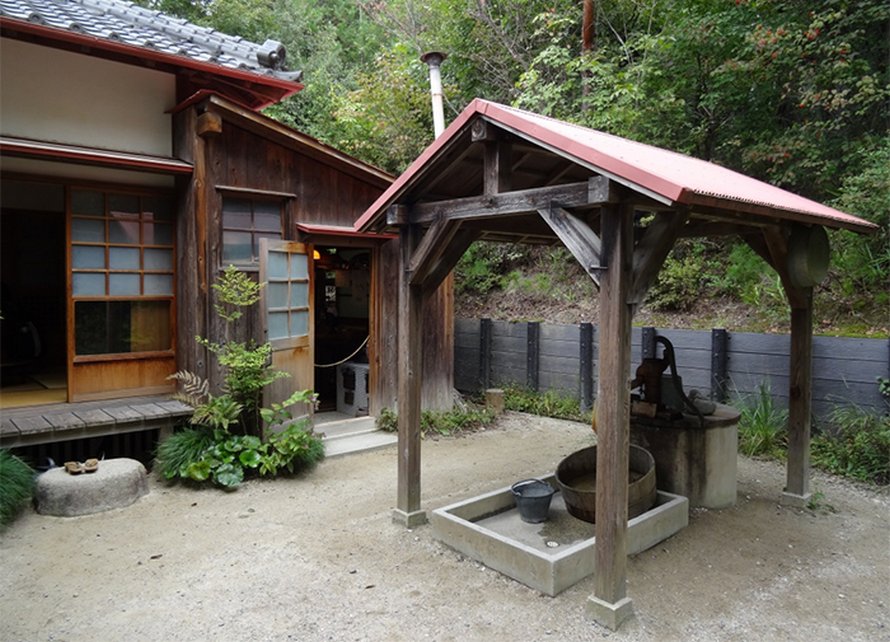 Cette maison est identique à celle que vous avez vue dans « Mon voisin Totoro » et comprend même tous les meubles originaux
