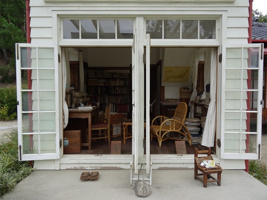 Cette maison est identique à celle que vous avez vue dans « Mon voisin Totoro » et comprend même tous les meubles originaux