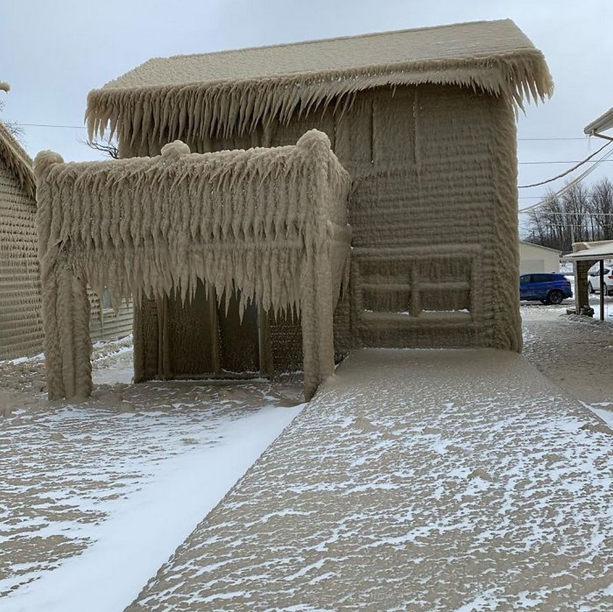 Les maisons des gens près du lac Érié sont couvertes de glace épaisse et ils disent que c’est presque irréel