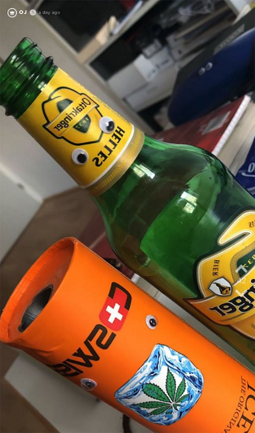 Une femme a commandé 1 000 yeux en plastique et a passé 2 heures à en coller sur tout dans l’appartement de son petit ami