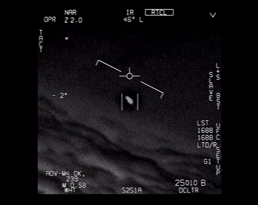Le Pentagone entre dans l’histoire en publiant 3 vidéos officielles de la marine montrant des OVNIS