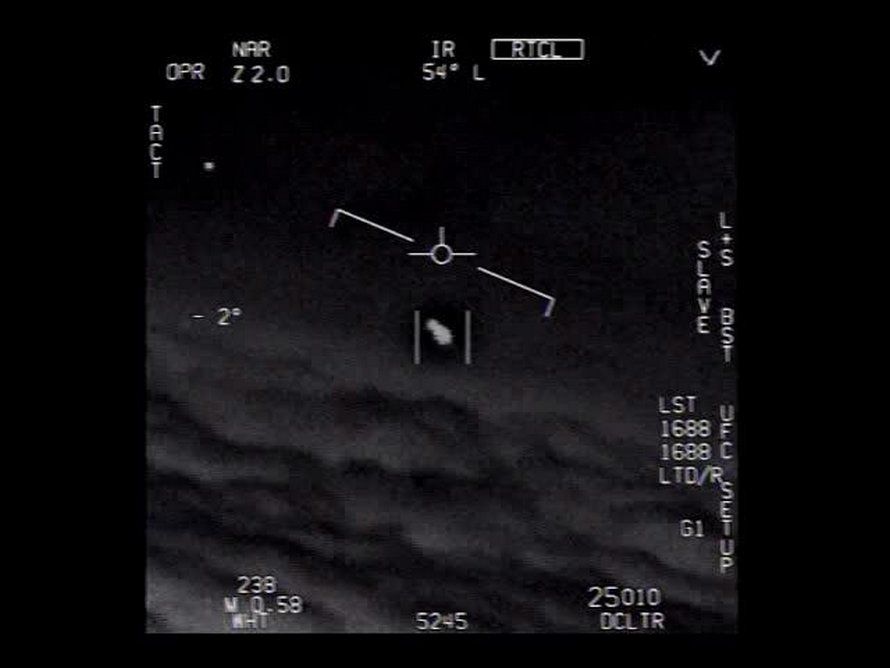 Le Pentagone entre dans l’histoire en publiant 3 vidéos officielles de la marine montrant des OVNIS