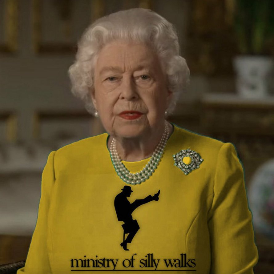 La reine d’Angleterre a prononcé un discours vêtue d’un habit vert et les photoshopeurs ont immédiatement su quoi faire