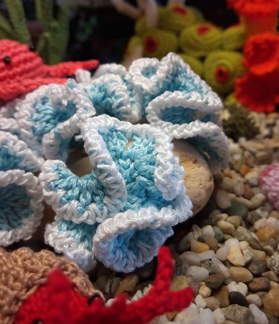 Une artiste italienne a créé un superbe aquarium au crochet