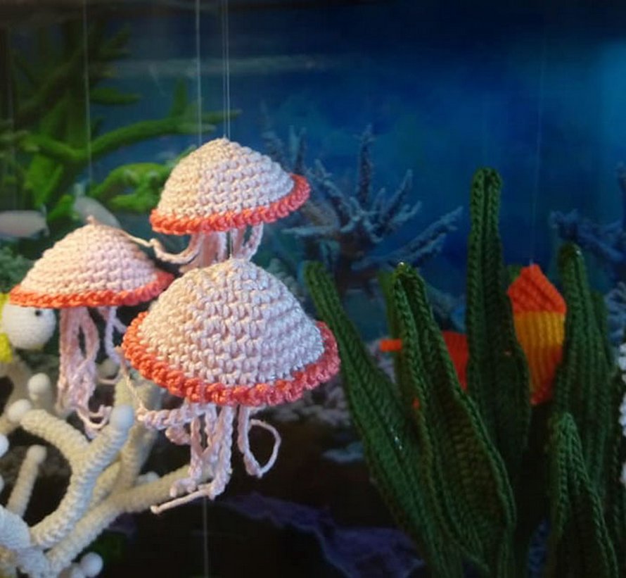 Une artiste italienne a créé un superbe aquarium au crochet