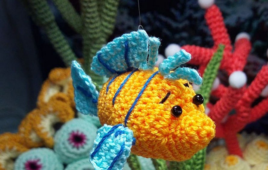 Une artiste italienne a créé un superbe aquarium au crochet