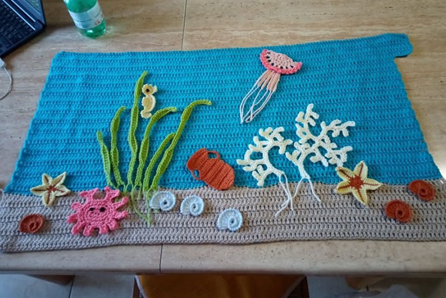 Une artiste italienne a créé un superbe aquarium au crochet