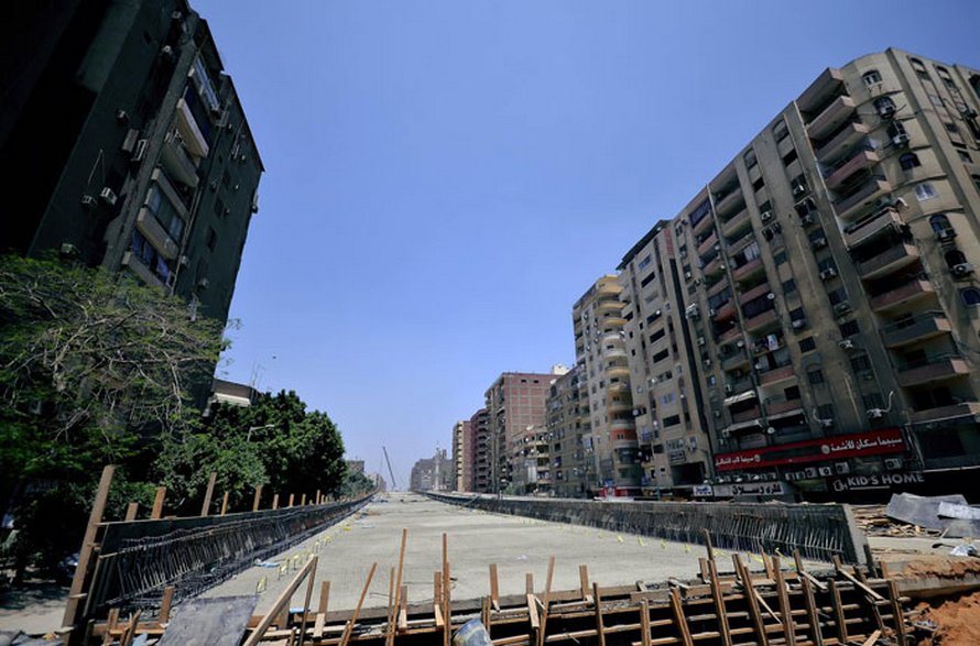 Une autoroute a été construite en plein milieu d’un quartier résidentiel par le gouvernement égyptien