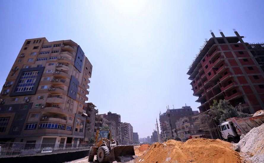 Une autoroute a été construite en plein milieu d’un quartier résidentiel par le gouvernement égyptien