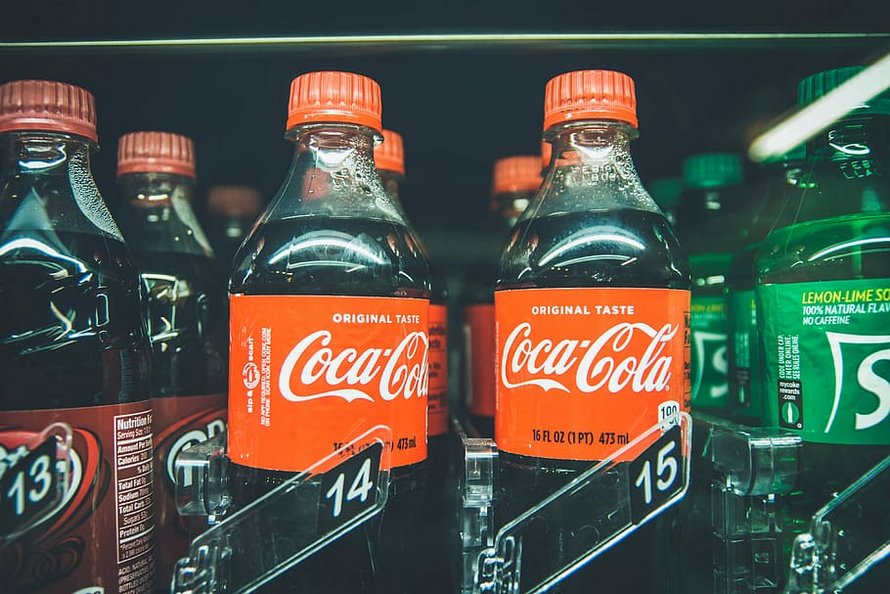 Coca-Cola et Carlsberg présentent des bouteilles à base de plantes qui se dégradent en 1 an