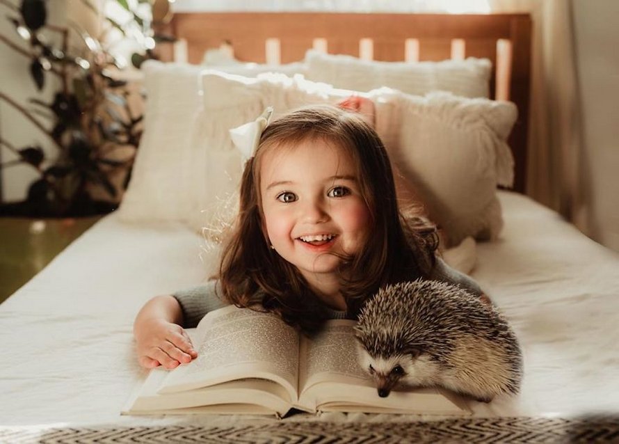 J’ai capturé l’innocence des enfants avec des animaux en 33 clichés attendrissants