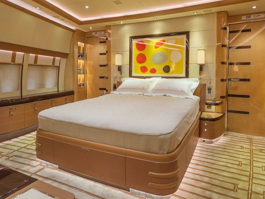 25 photos du plus grand jet privé au monde qui ressemble à un manoir volant