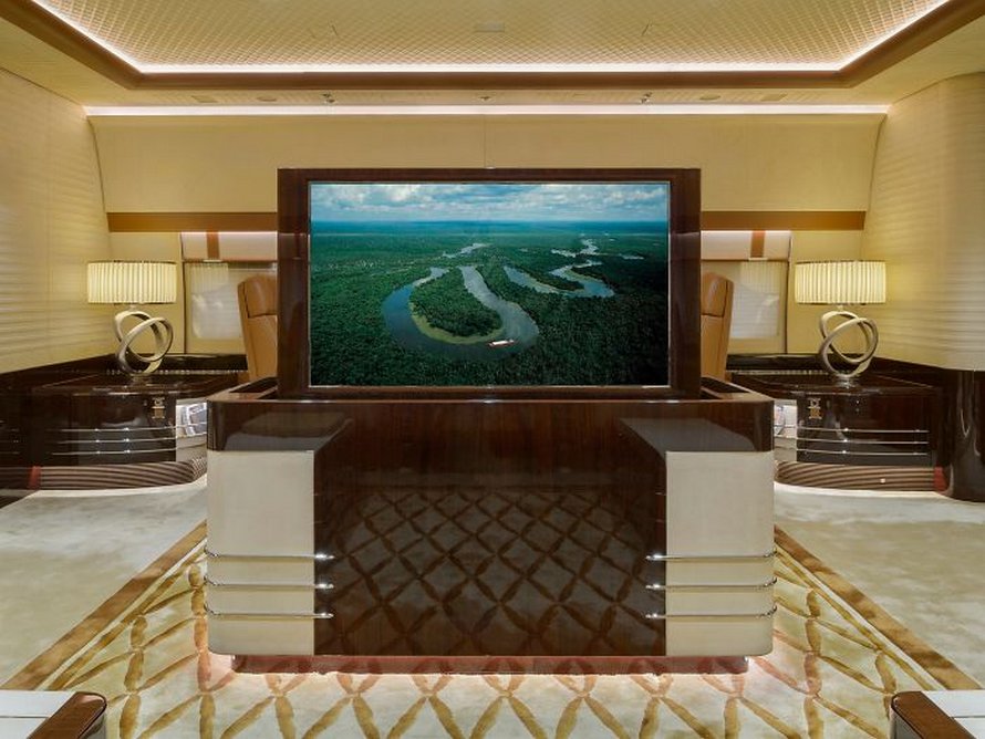 25 photos du plus grand jet privé au monde qui ressemble à un manoir volant