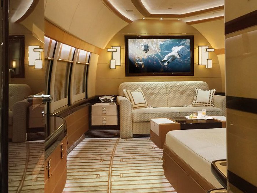 25 photos du plus grand jet privé au monde qui ressemble à un manoir volant