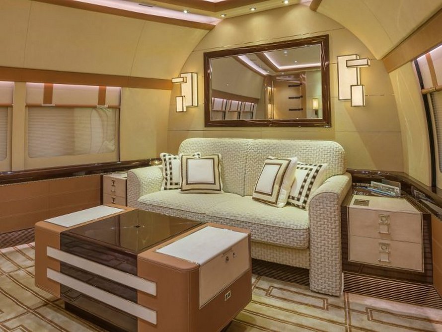 25 photos du plus grand jet privé au monde qui ressemble à un manoir volant