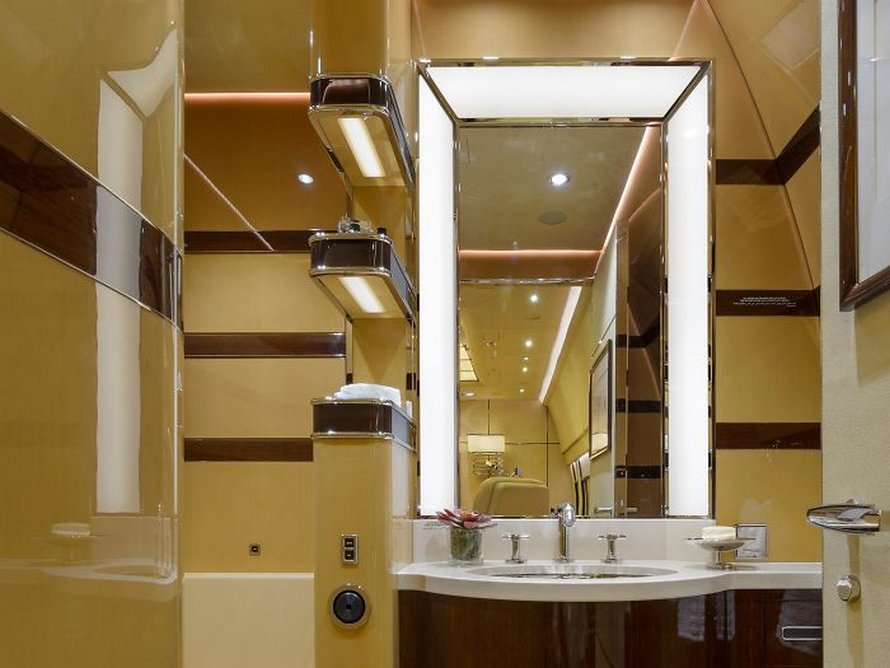 25 photos du plus grand jet privé au monde qui ressemble à un manoir volant