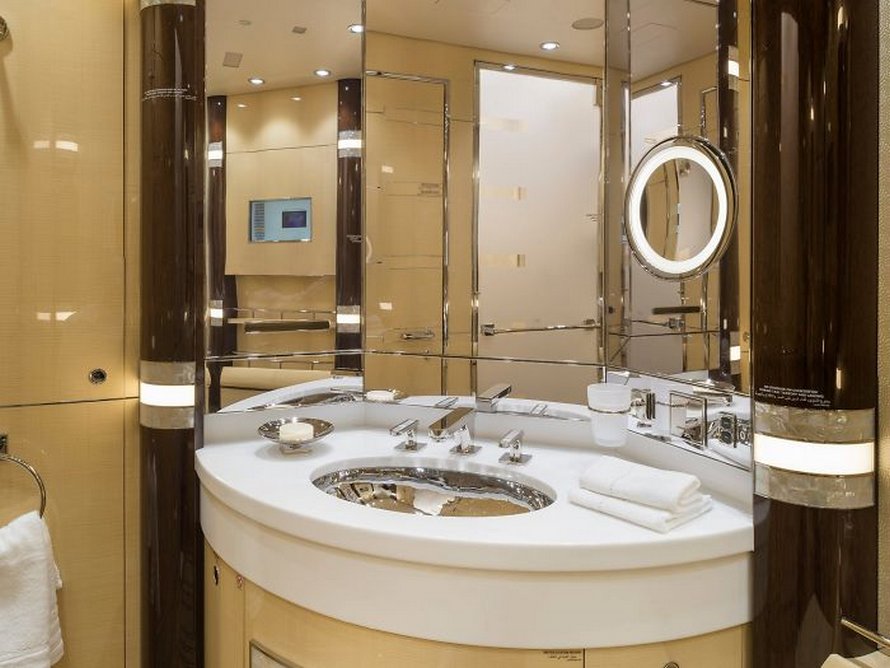25 photos du plus grand jet privé au monde qui ressemble à un manoir volant