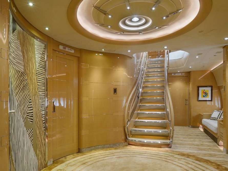 25 photos du plus grand jet privé au monde qui ressemble à un manoir volant