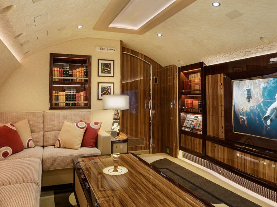 25 photos du plus grand jet privé au monde qui ressemble à un manoir volant